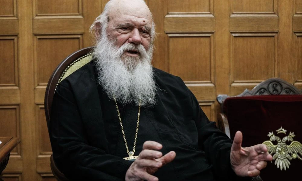 Ελληνική Λύση: Επίθεση στον Αρχιεπίσκοπο Ιερώνυμο - Σε ρόλο εκπροσώπου Τύπου της κυβέρνησης, υιοθετεί όσα αναφέρουν τα τρολ της ΝΔ